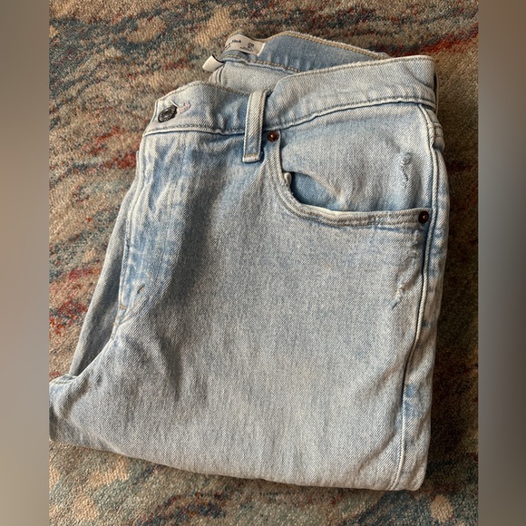 Abercrombie & Fitch The 90’s Straight Low Rise Curve Love Jean - Picture 2 of 4
